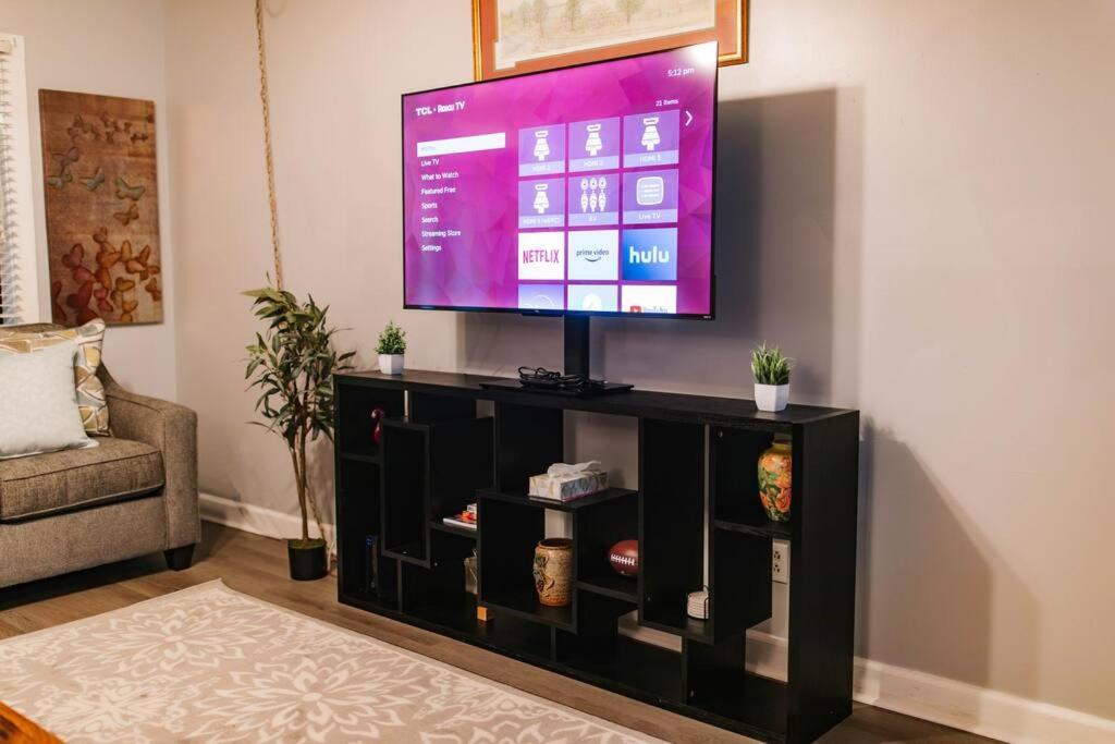 Cozy 3-Bed Athens Getaway, Right Near Uga! Daire Dış mekan fotoğraf