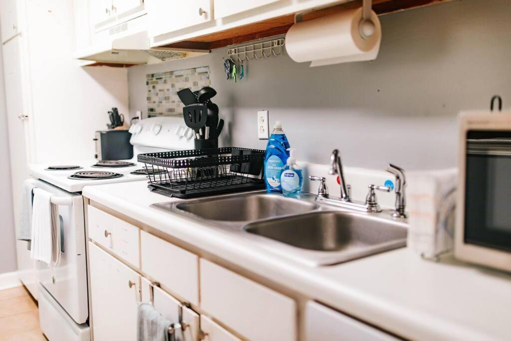 Cozy 3-Bed Athens Getaway, Right Near Uga! Daire Dış mekan fotoğraf