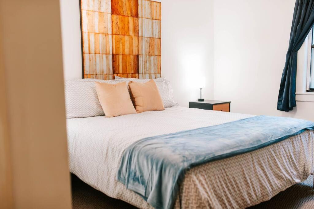 Cozy 3-Bed Athens Getaway, Right Near Uga! Daire Dış mekan fotoğraf