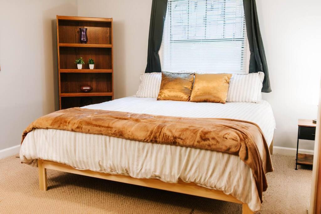 Cozy 3-Bed Athens Getaway, Right Near Uga! Daire Dış mekan fotoğraf