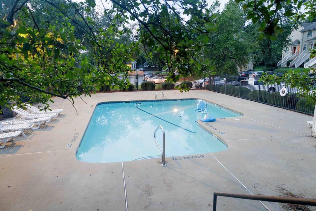 Cozy 3-Bed Athens Getaway, Right Near Uga! Daire Dış mekan fotoğraf